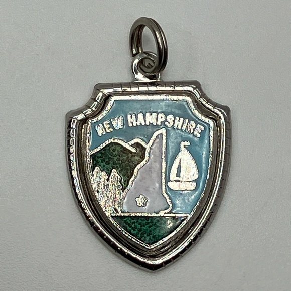 Vintage Jewelry - Vtg Sterling Silver & Enamel New Hampshire Travel Sheild Souvenir Charm | .8” L